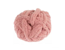 February 05 at 6pm | Valentine's Chunky Knit Blanket Workshop