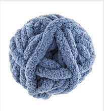 December 28 at 2pm | Hand Knit Chunky Blanket Workshop