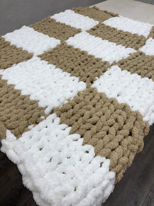 March 29 at 2pm | Checkered Hand Knit Chunky Blanket Workshop