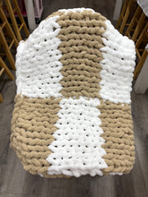 March 29 at 2pm | Checkered Hand Knit Chunky Blanket Workshop