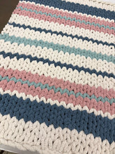 March 11 at 6pm | Hand Knit Chunky Blanket Workshop
