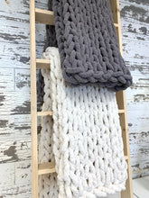 March 01 at 6pm | Hand Knit Chunky Blanket Workshop