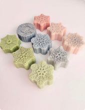 December 03 at 6pm | Mini Snowflake Soap Making Workshop