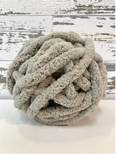 March 11 at 6pm | Hand Knit Chunky Blanket Workshop