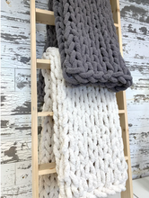 December 08 at 4:30pm | Lauren's Private Party (Hand Knit Chunky Blankets)