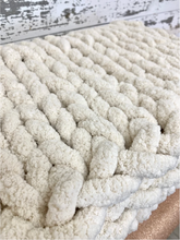 November 07 at 6pm | Hand Knit Chunky Blanket Workshop