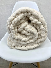 November 07 at 6pm | Hand Knit Chunky Blanket Workshop
