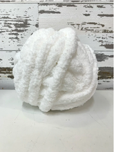 June 04 at 6pm | Patriotic Chunky Blanket Workshop